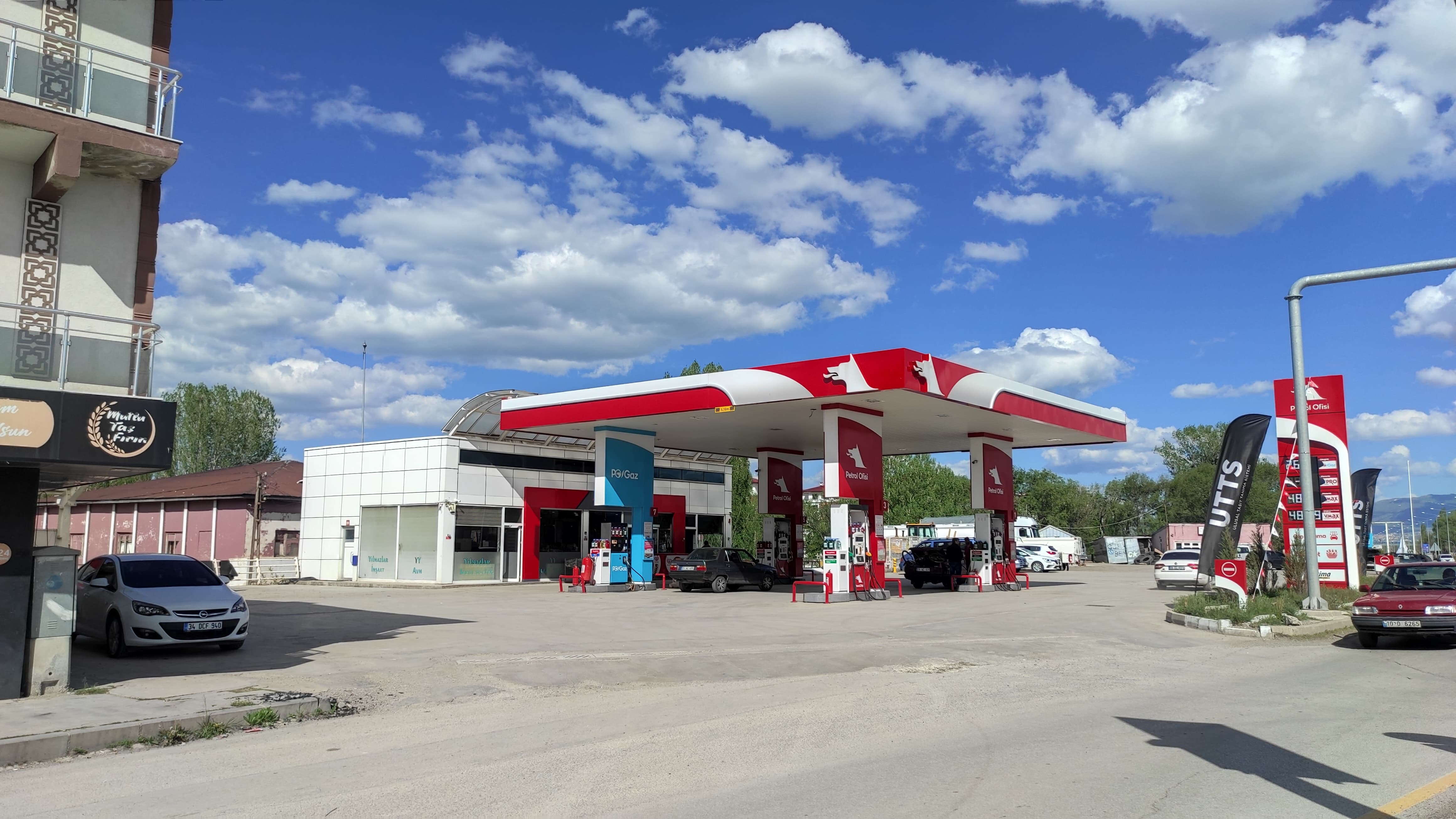 Aziziye Petrol İstasyonu